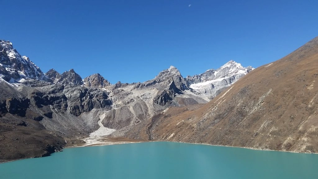 gokyo-lake-trek-3.webp