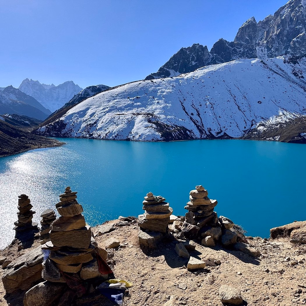 gokyo-lake-trek.avif
