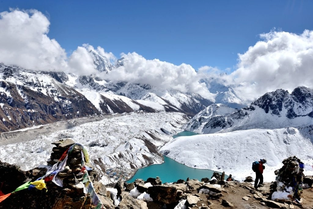 gokyo-lake-trek.webp