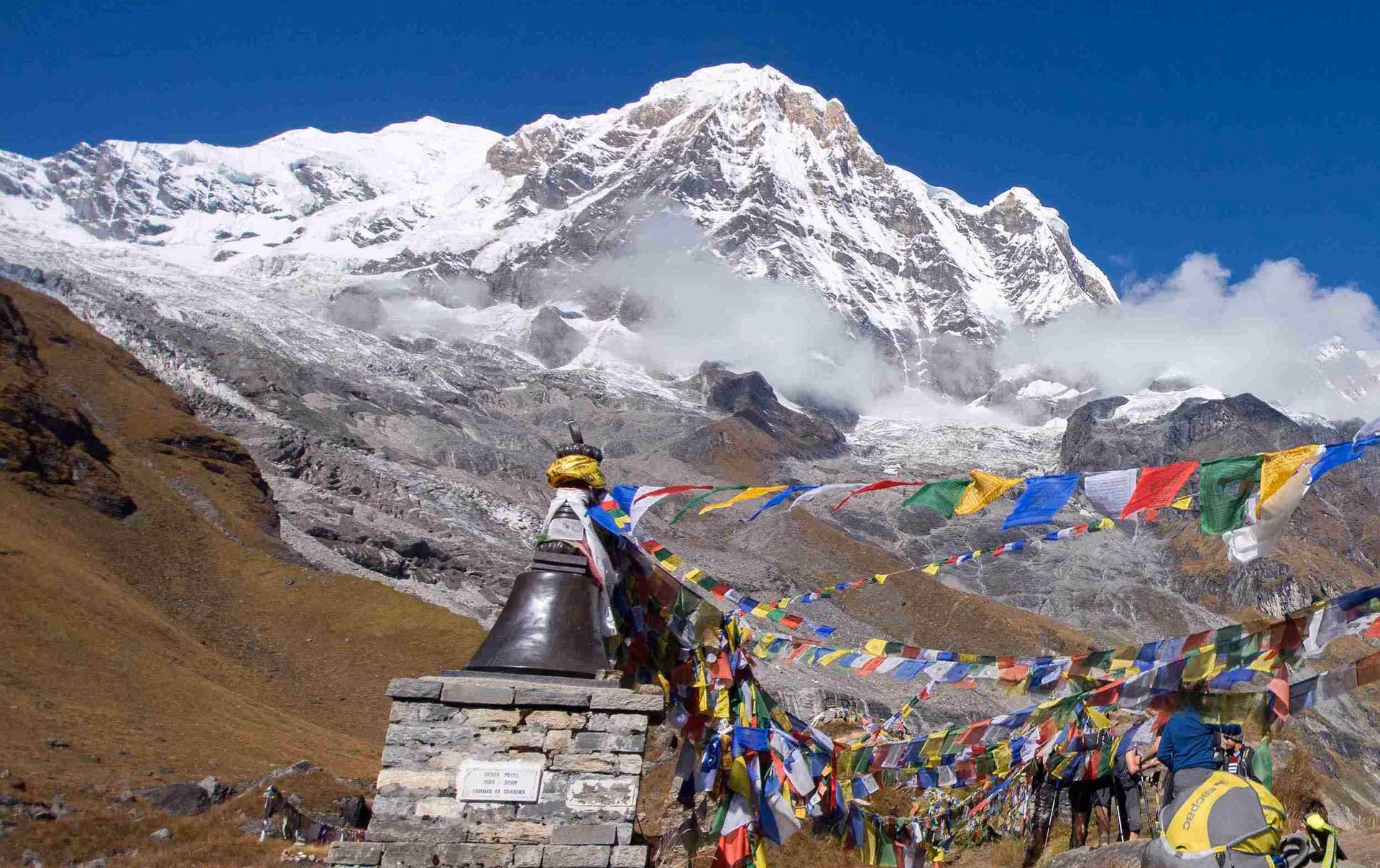 how-long-is-the-annapurna-circuit-1782106064.avif